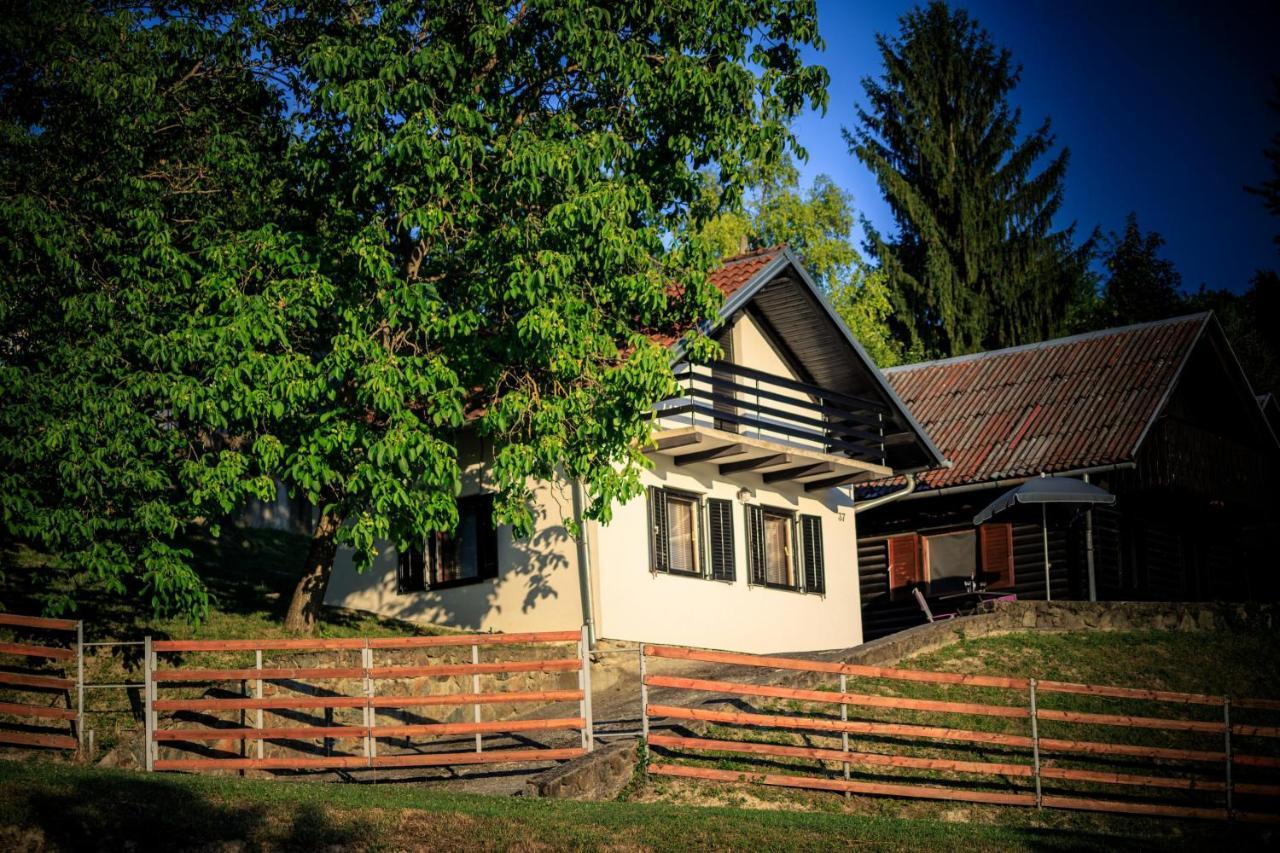 Kuca Za Odmor, Ferienhaus, Holiday Home Rugas Orahovica المظهر الخارجي الصورة